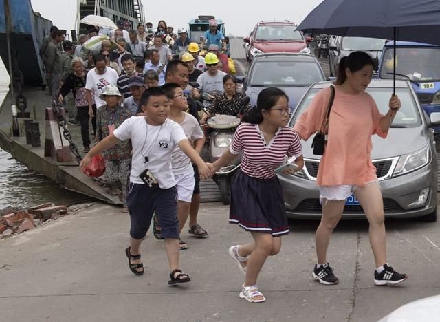 返乡|江洲“抗洪”渡轮｜4千余人安全撤离，又有4千青壮返乡