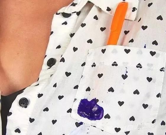 发黄|衣服发黄，别用漂白剂了，水里加点它，比新买的还干净！