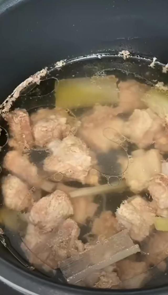 倒入|周末菜谱系~秘制排骨，入秋滋补菜系，回味无穷