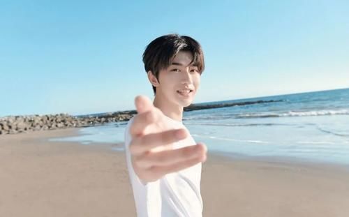  蜕变|在蔡徐坤身上，我们看到了一个青春偶像的蜕变