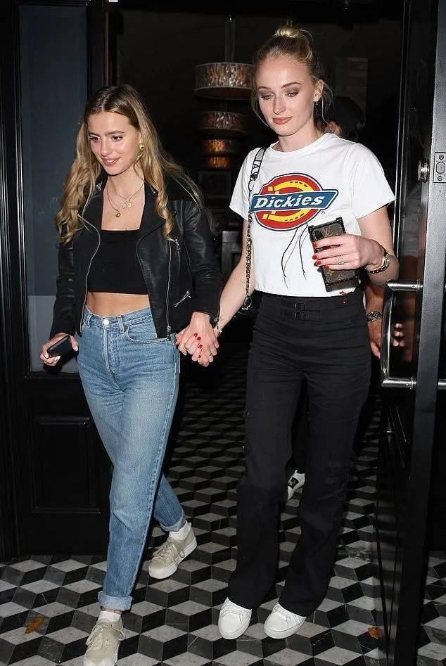  再续|荷兰弟恋情官宣？！全员脱单的漫威男神片单，让我们荧幕再续“罗曼史” | 周末影院