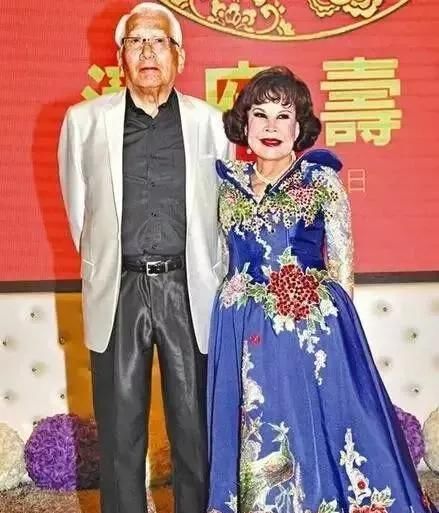  巨资|86岁黄夏蕙：生6胎都得不到名分，斥巨资办生前葬礼今越整越丑