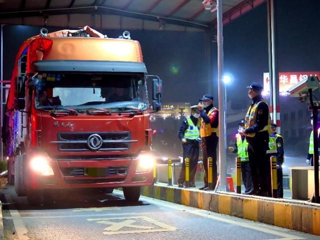 尘污染防控和泥头车|东莞泥头车整治“百日行动”，立案查处污染路面及非法倾倒近千宗