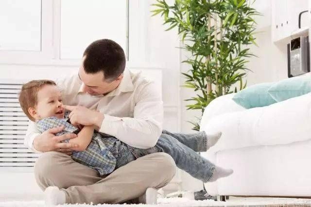 撒泼打滚、哭闹不止，这样发脾气的孩子到底该怎么“治”|0-2岁专辑 | 撒泼打滚