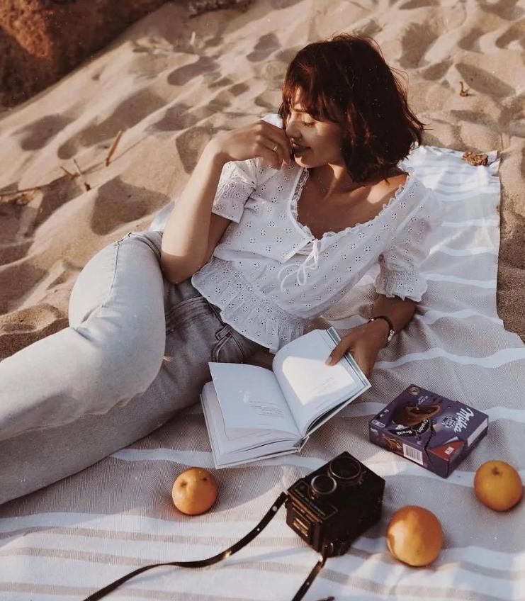 T恤的款式|夏天穿T恤不够，加上宫廷风衬衫怎么样？