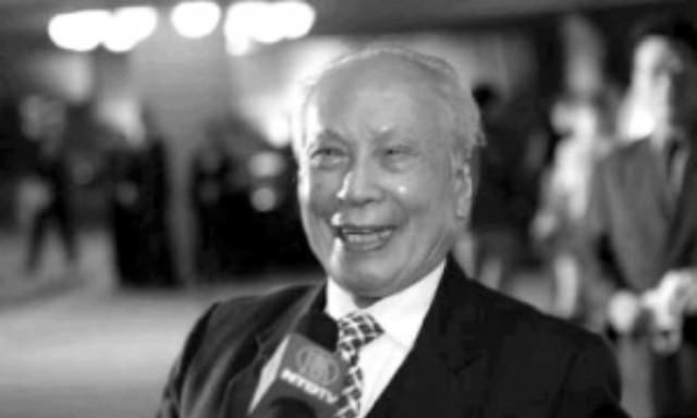  原因|何鸿燊送他终身免费吃喝VIP卡，他丝毫不感谢，原因：赌场输光3亿多