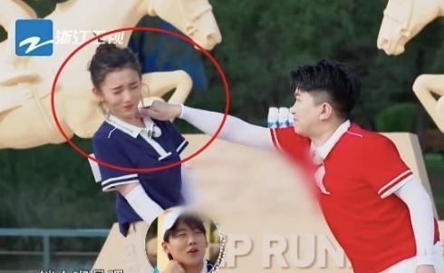  虚弱|张大大玩游戏装虚弱，对宋祖儿黄龄乱动手，《跑男》导演都急眼了