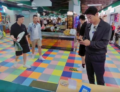  大厨|中餐厅厨师地位差距大？张亮买鱼养着玩，林大厨买5元的菜被询问