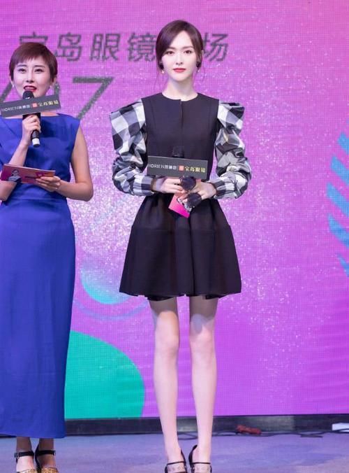  显手|唐嫣太瘦练不出麒麟臂，却能穿出“象棋臂”，显手粗反而更好看！