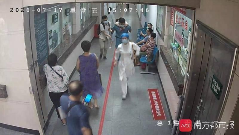  层楼|女患者“低钾”急需抢救医生抱起她1分钟跑下4层楼