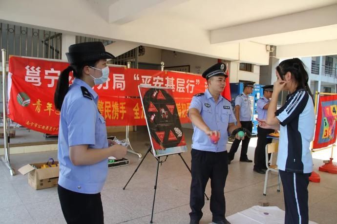 禁毒模拟|警察蜀黍带来开学第一课,孩子们收获满满!