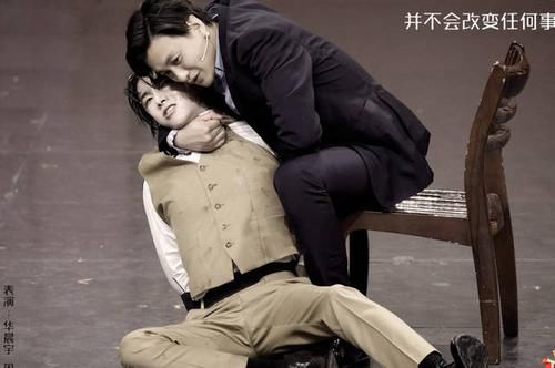  解围|别人用言语表达情商，华晨宇用行动证明人品，多次给关晓彤解围