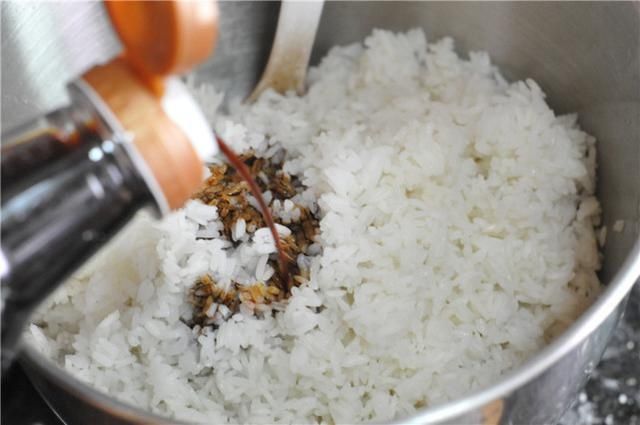 适量|?蛋炒饭,不要直接下锅!教您一妙招,米饭更入味、弹牙劲道