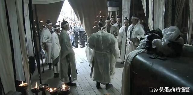  阿斗|诸葛亮临死前，阿斗问了一句话，诸葛亮方醒悟：原来你在装傻