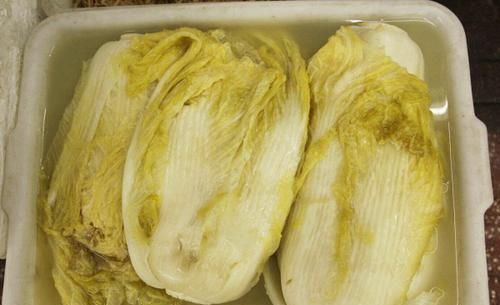 滋味|奶奶祖传的酸菜制作方法,三天变酸,引爆味蕾滋味的下饭菜!