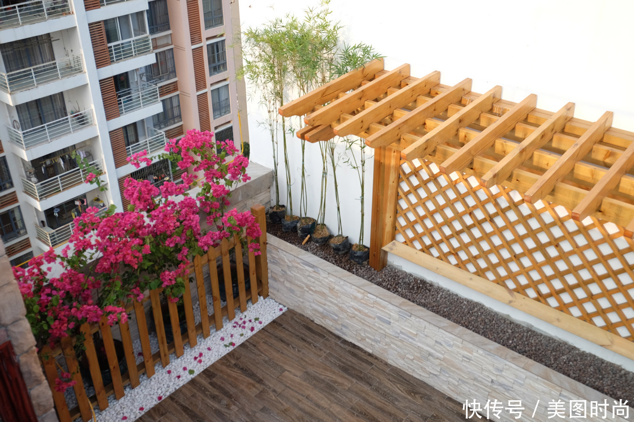  花园|30㎡二楼露台“造园”： 巧用玻璃地板，打造ins风网红花园