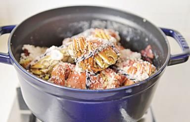  大闸蟹|大闸蟹除了清蒸，这个做法值得一试，鲜香四溢，蟹肉更加鲜甜