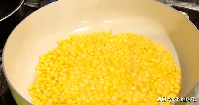  披萨|金沙玉米肉松披萨！超级简单，口感丰富，美味非常，大人小孩都爱