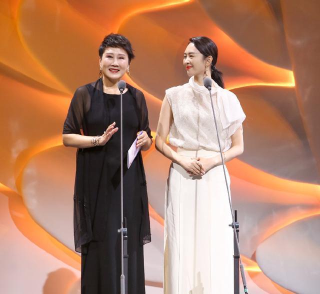 白皙|金鹰奖女星高清同框照:赵丽颖白皙完胜谭松韵,宋茜状态不如陶虹