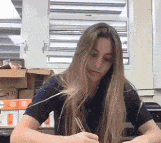 gif|搞笑gif趣图:用力踩呀,救人要紧