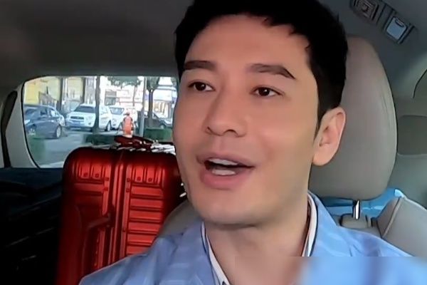  黄晓明|中餐厅滤镜有多厚重？黄晓明的胡茬都给磨没，眉毛搞得像油画