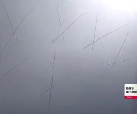  拒送|宝马男拒送女性朋友回家，隔天车子被刮7个X，宝马男：我们不熟