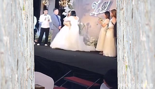 难以置信|河南一婚礼现场,伴娘突然强吻新郎,新娘难以置信