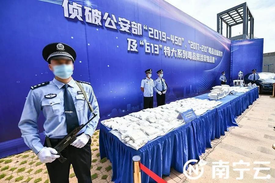  破获|警方破获3起特大毒品案件！毒贩利用铲车运毒...