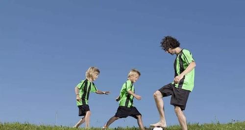  带着孩子一|儿童教育专家：在这3件事上，宝爸做确实比宝妈做结果要好