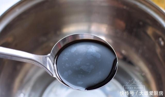 简单|三伏天这么吃鸡最简单,不用开火就做好,软烂入味,一只不够吃