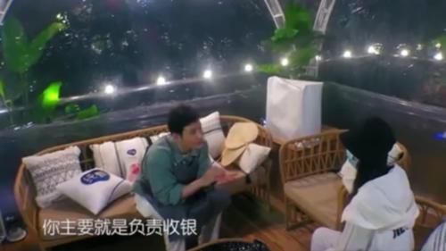  太小|赵丽颖被骂用筷子扒拉菜，张亮暖心发声：因为我们后厨切的太小了