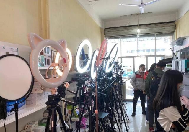  主播|主播厮杀难淘金，厂商“卖水”有红利