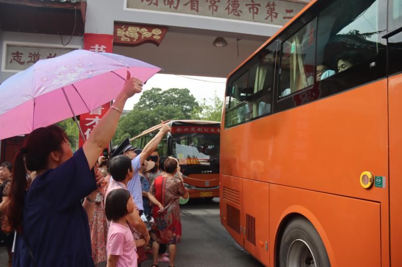  送考|乘风破浪高考日 盘点常德市二中爱心送考的那些美好画面！