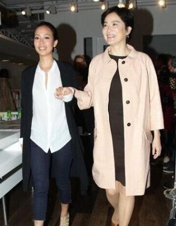 混血|林青霞继女罕见曝光,素颜出镜穿着朴素,一脸“混血风”!