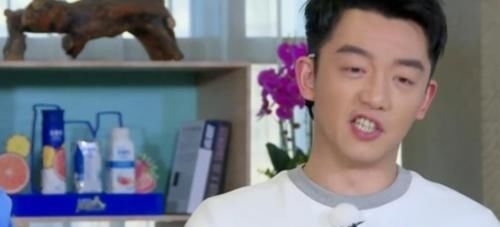  纹了眉|《跑男8》最真实的嘉宾，上一季全程素颜，这一季直接纹了眉！