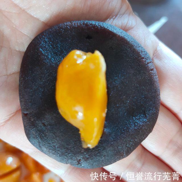 蛋黄|蛋黄酥,自己做的吃着更健康