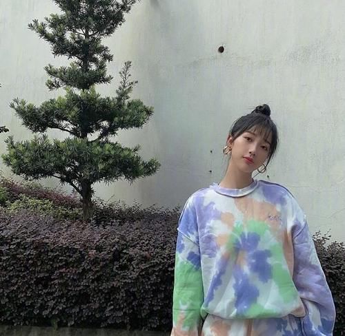 色彩|人间小作精“虞书欣”，穿搭都这么有个性，怪不得那么多人喜欢