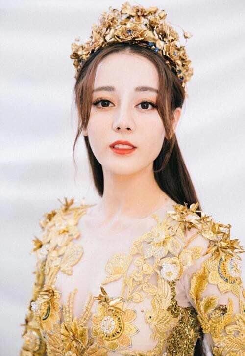 观众|迪丽热巴超话粉丝破700万,排名第一超越杨幂赵丽颖