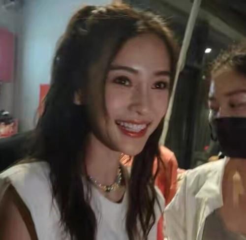  快乐大本营|蔡徐坤和baby又合体新综艺，大合照曝光，我只注意到两人的站位姿势