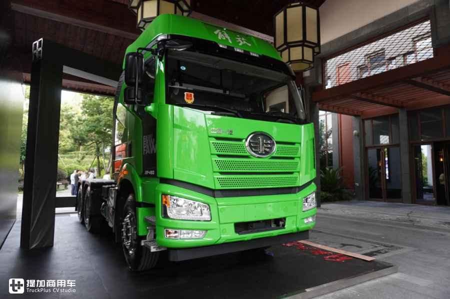  推出|解放J6P推出一款砂石料运输牵引车，配置怎么样？实拍带你看看