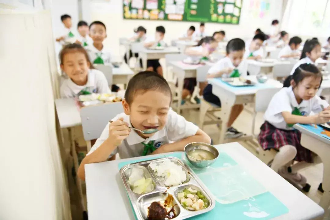 蔬菜|开学第一餐上桌啦！从厨房到餐桌全程记录