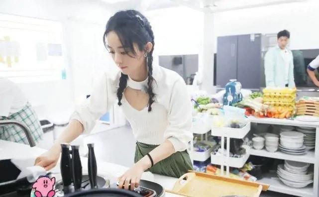 中餐厅|《中餐厅》在流量女星赵丽颖加入后,收视率居高不下,话题度极高