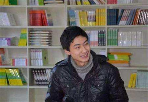  废品|他对瘫痪母亲不离不弃，靠捡废品偿还巨债，最后以744分考入清华