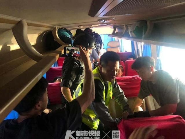  名嫌疑人|突发！两名持刀抢劫逃犯逃到浙江！抓