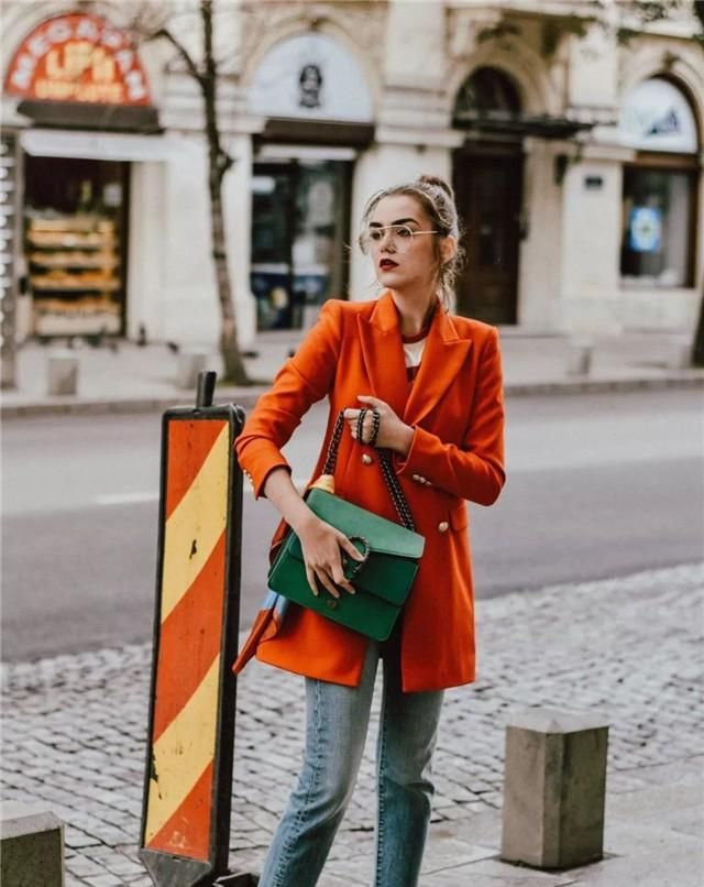  西装|买什么西装不容易过时？这“5个”款式很经典，时髦洋气又百搭