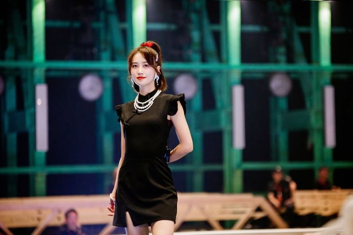  讨论度爆棚|《乘风破浪》四公分组，蓝盈莹加入宁静组，网友：野心写在脸上