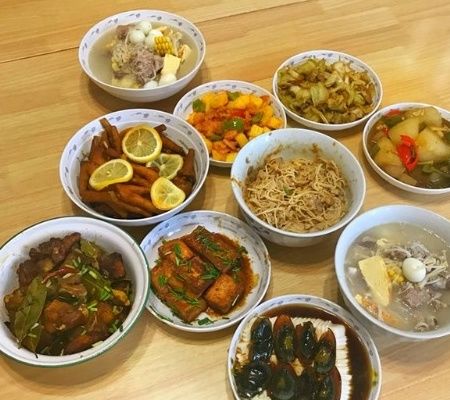 下厨|婚后爸妈来看我，我下厨做了一桌菜招待，吃完饭后婆婆板起了脸！