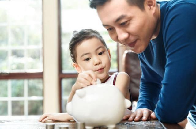 情况|女大避父分情况，三种“出格”父爱行为要避免，教你几招正确宠女