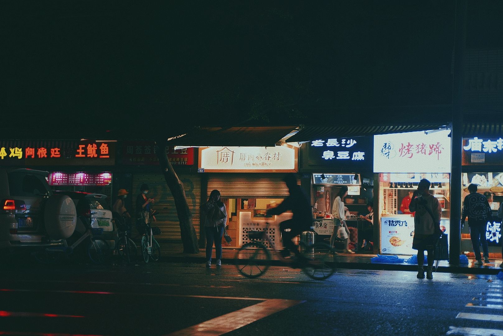 商场里|美食打卡攻略!每一个美食聚集地,都种满了成都人