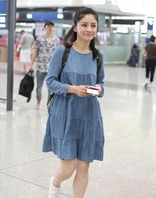 青春甜美|胡可早该这样打扮了，穿娃娃裙嫩成少女，小2岁的沙溢该有压力了